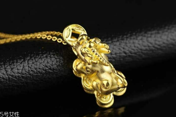 貔貅吊墜頭朝上還是朝下 有很大講究 貔貅吊墜頭朝上還是朝下 有很大講究