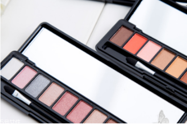 皮膚黑的人適合什么顏色的眼影 黑皮膚適合眼影顏色 皮膚黑的人適合什么顏色的眼影 黑皮膚適合眼影顏色