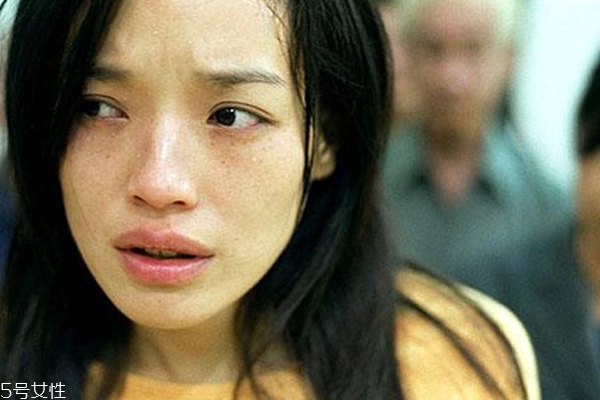 雀斑多怎么化妝自然 雀斑妹子7個化妝技巧 雀斑多怎么化妝自然 雀斑妹子7個化妝技巧