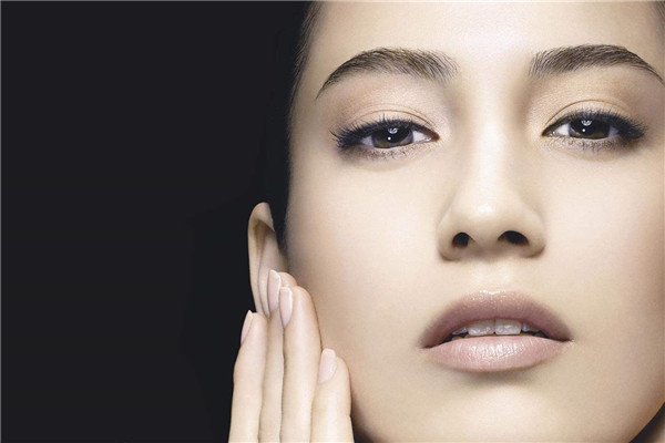 洗完臉多久用護(hù)膚品 冬天護(hù)膚8大問題 洗完臉多久用護(hù)膚品 冬天護(hù)膚8大問題