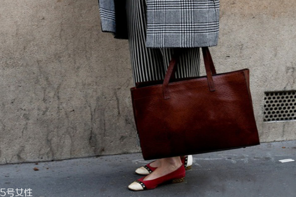 coach托特包多少錢 永不過時的經典款 coach托特包多少錢 永不過時的經典款