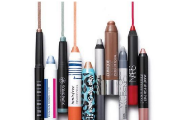 新手用眼線(xiàn)筆還是眼線(xiàn)液 眼線(xiàn)筆與眼線(xiàn)液筆的區(qū)別