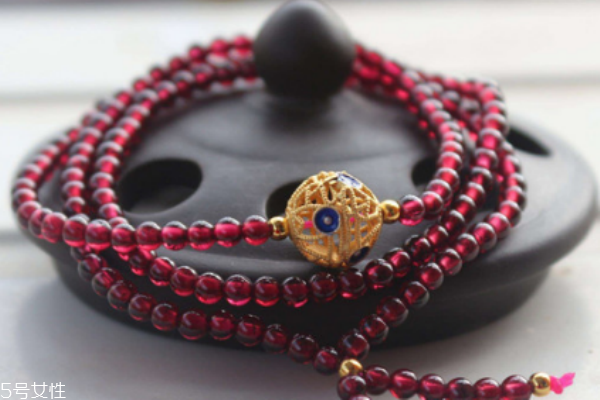 石榴石手鏈寓意是什么 表達(dá)愛(ài)意的選擇 石榴石手鏈寓意是什么 表達(dá)愛(ài)意的選擇