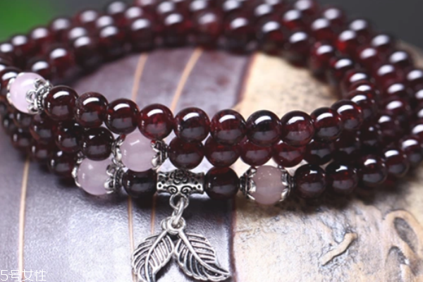 石榴石手鏈怎么辨別真假 跟假貨說拜拜 石榴石手鏈怎么辨別真假 跟假貨說拜拜