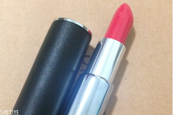 紀(jì)梵?？诩t301是什么顏色 紀(jì)梵希口紅301試色