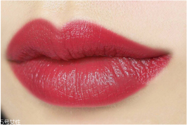 紀(jì)梵?？诩t301是什么顏色 紀(jì)梵希口紅301試色