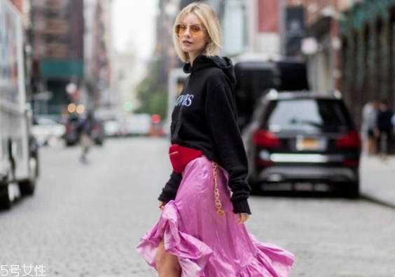 秋季衛(wèi)衣搭配圖片 做百變少女 秋季衛(wèi)衣搭配圖片 做百變少女