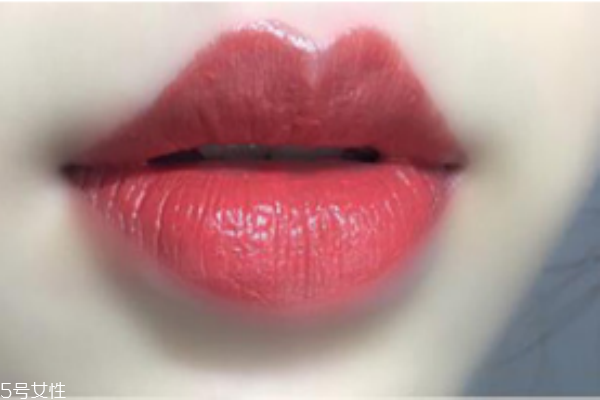 紀梵?？诩t303和304的區(qū)別及試色 紀梵希最火顏色推薦