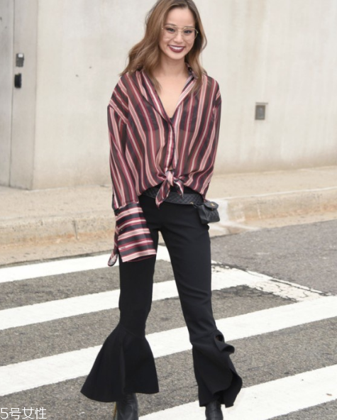 怎樣給衣服打結(jié)好看 時髦一大圈 怎樣給衣服打結(jié)好看 時髦一大圈