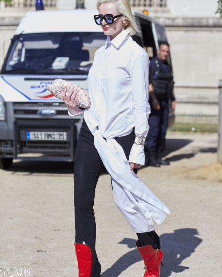 怎樣給衣服打結(jié)好看 時髦一大圈 怎樣給衣服打結(jié)好看 時髦一大圈