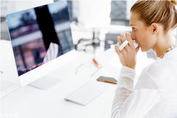 小腿水腫是什么原因引起的？教你輕松解決之道