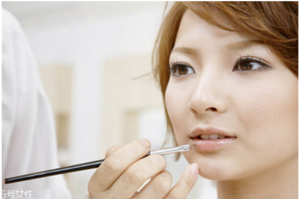 感冒發(fā)燒可以化妝嗎 感冒發(fā)燒可以化妝嗎