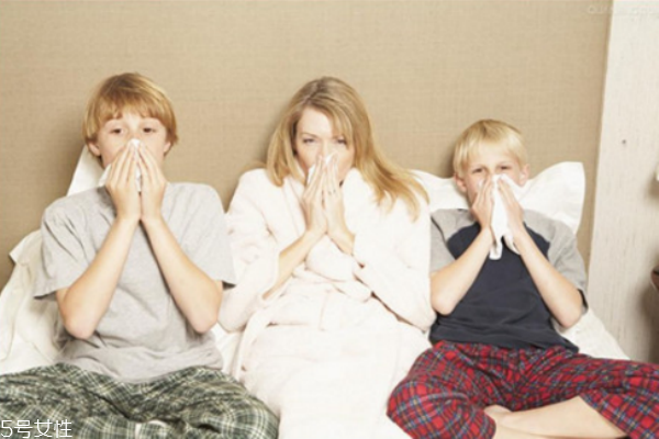 感冒發(fā)燒可以化妝嗎 感冒發(fā)燒可以化妝嗎