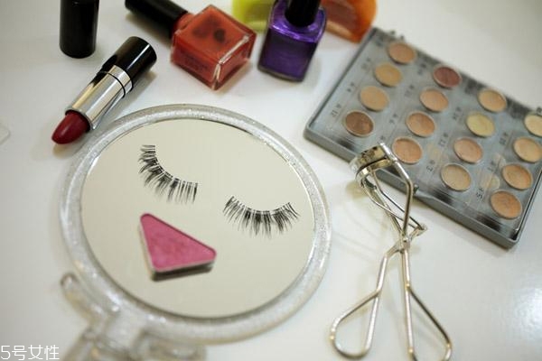 睫毛怎么變翹 用吹風機加熱睫毛夾 睫毛怎么變翹 用吹風機加熱睫毛夾