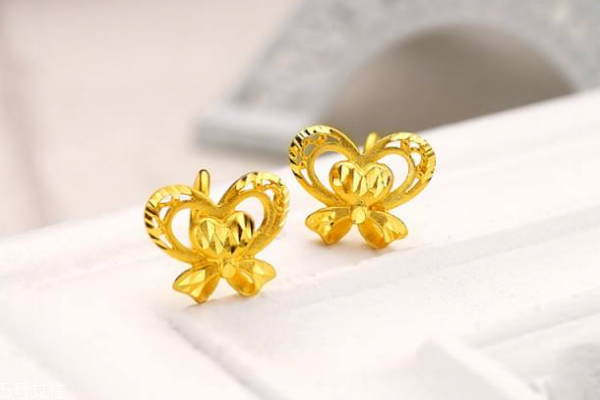 黃金耳釘發(fā)黑了怎么辦 要抓緊搶救 黃金耳釘發(fā)黑了怎么辦 要抓緊搶救