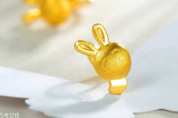 黃金耳釘過(guò)敏怎么辦 要及時(shí)就醫(yī) 黃金耳釘過(guò)敏怎么辦 要及時(shí)就醫(yī)