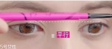 新手怎么畫眼線 手把手教你基礎(chǔ)眼線畫法圖解 新手怎么畫眼線 手把手教你基礎(chǔ)眼線畫法圖解