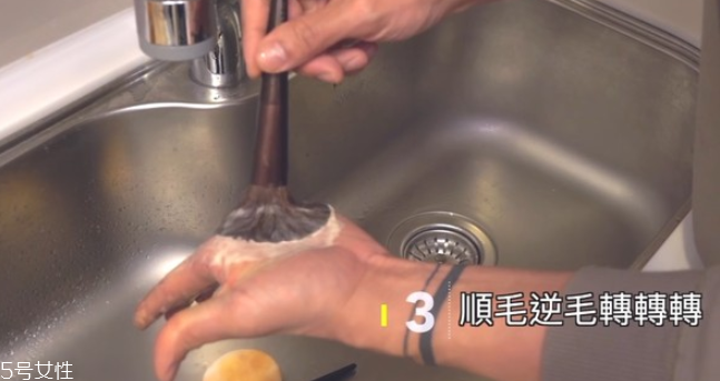化妝刷和美妝蛋怎么清洗 用洗手液和舊衣服清洗步驟 化妝刷和美妝蛋怎么清洗 用洗手液和舊衣服清洗步驟