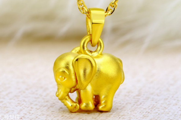 大象吊墜寓意是什么 吉祥如意的象征 大象吊墜寓意是什么 吉祥如意的象征