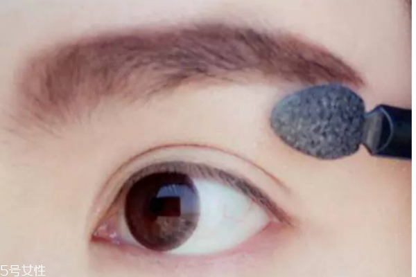 如何簡(jiǎn)單化淡妝 最簡(jiǎn)單的上班族淡妝畫(huà)法 如何簡(jiǎn)單化淡妝 最簡(jiǎn)單的上班族淡妝畫(huà)法