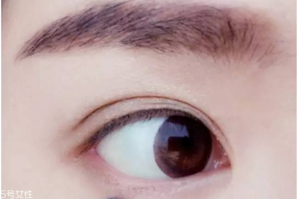 如何簡(jiǎn)單化淡妝 最簡(jiǎn)單的上班族淡妝畫(huà)法 如何簡(jiǎn)單化淡妝 最簡(jiǎn)單的上班族淡妝畫(huà)法