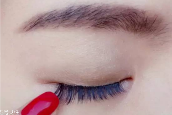 如何簡(jiǎn)單化淡妝 最簡(jiǎn)單的上班族淡妝畫(huà)法 如何簡(jiǎn)單化淡妝 最簡(jiǎn)單的上班族淡妝畫(huà)法