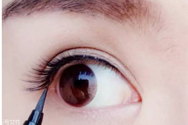 如何簡(jiǎn)單化淡妝 最簡(jiǎn)單的上班族淡妝畫(huà)法 如何簡(jiǎn)單化淡妝 最簡(jiǎn)單的上班族淡妝畫(huà)法