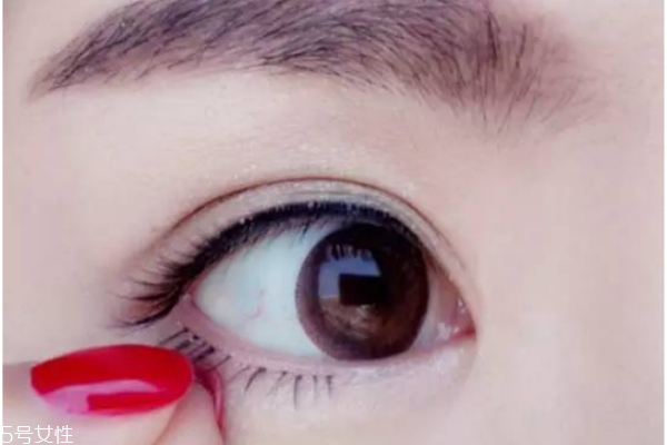 如何簡(jiǎn)單化淡妝 最簡(jiǎn)單的上班族淡妝畫(huà)法 如何簡(jiǎn)單化淡妝 最簡(jiǎn)單的上班族淡妝畫(huà)法