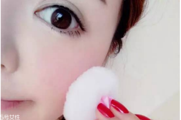 如何簡(jiǎn)單化淡妝 最簡(jiǎn)單的上班族淡妝畫(huà)法 如何簡(jiǎn)單化淡妝 最簡(jiǎn)單的上班族淡妝畫(huà)法