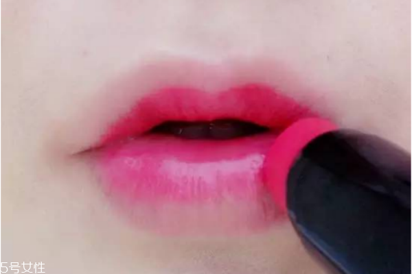 如何簡(jiǎn)單化淡妝 最簡(jiǎn)單的上班族淡妝畫(huà)法 如何簡(jiǎn)單化淡妝 最簡(jiǎn)單的上班族淡妝畫(huà)法