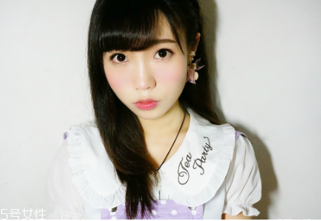 如何簡(jiǎn)單化淡妝 最簡(jiǎn)單的上班族淡妝畫(huà)法 如何簡(jiǎn)單化淡妝 最簡(jiǎn)單的上班族淡妝畫(huà)法