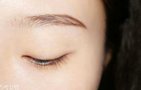 如何簡(jiǎn)單化淡妝 最簡(jiǎn)單的上班族淡妝畫(huà)法 如何簡(jiǎn)單化淡妝 最簡(jiǎn)單的上班族淡妝畫(huà)法