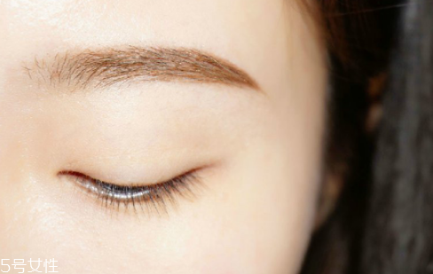 如何簡(jiǎn)單化淡妝 最簡(jiǎn)單的上班族淡妝畫(huà)法 如何簡(jiǎn)單化淡妝 最簡(jiǎn)單的上班族淡妝畫(huà)法