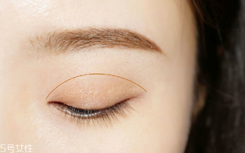 如何簡(jiǎn)單化淡妝 最簡(jiǎn)單的上班族淡妝畫(huà)法 如何簡(jiǎn)單化淡妝 最簡(jiǎn)單的上班族淡妝畫(huà)法