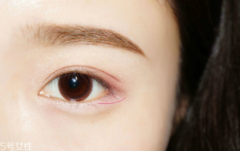 如何簡(jiǎn)單化淡妝 最簡(jiǎn)單的上班族淡妝畫(huà)法 如何簡(jiǎn)單化淡妝 最簡(jiǎn)單的上班族淡妝畫(huà)法