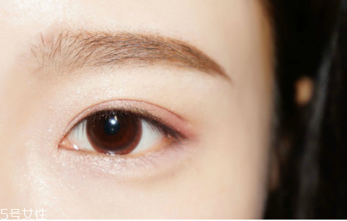 如何簡(jiǎn)單化淡妝 最簡(jiǎn)單的上班族淡妝畫(huà)法 如何簡(jiǎn)單化淡妝 最簡(jiǎn)單的上班族淡妝畫(huà)法