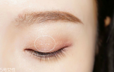 如何簡(jiǎn)單化淡妝 最簡(jiǎn)單的上班族淡妝畫(huà)法 如何簡(jiǎn)單化淡妝 最簡(jiǎn)單的上班族淡妝畫(huà)法