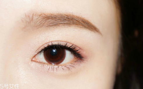 如何簡(jiǎn)單化淡妝 最簡(jiǎn)單的上班族淡妝畫(huà)法 如何簡(jiǎn)單化淡妝 最簡(jiǎn)單的上班族淡妝畫(huà)法