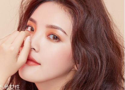 如何簡(jiǎn)單化淡妝 最簡(jiǎn)單的上班族淡妝畫(huà)法 如何簡(jiǎn)單化淡妝 最簡(jiǎn)單的上班族淡妝畫(huà)法