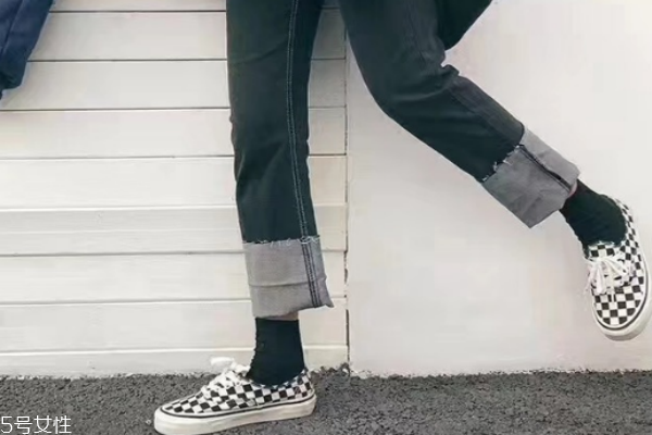 vans黑白格子怎么搭配 跟著潮人學(xué)起來 vans黑白格子怎么搭配 跟著潮人學(xué)起來