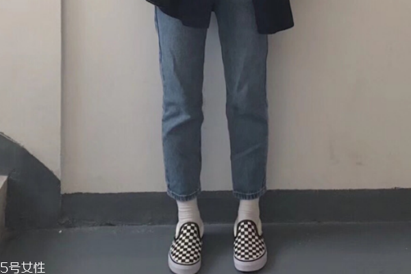 vans黑白格子怎么搭配 跟著潮人學(xué)起來 vans黑白格子怎么搭配 跟著潮人學(xué)起來