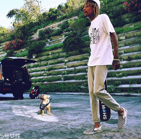 vans黑白格子怎么搭配 跟著潮人學(xué)起來 vans黑白格子怎么搭配 跟著潮人學(xué)起來