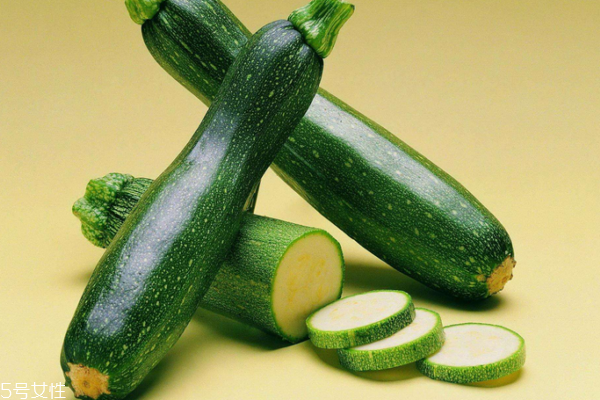 西葫蘆配什么炒好吃 跟肉是絕配 西葫蘆配什么炒好吃 跟肉是絕配