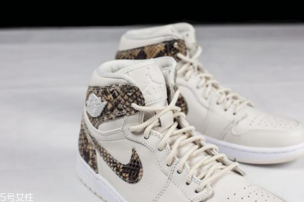 aj1白蛇男生可以穿嗎 腳小的可以考慮 aj1白蛇男生可以穿嗎 腳小的可以考慮