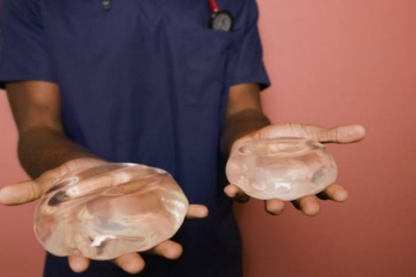 感冒的時(shí)候可以隆胸手術(shù)嗎？