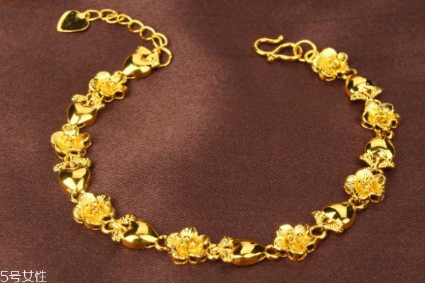 黃金手鏈戴哪只手好 左手右手區(qū)別大 黃金手鏈戴哪只手好 左手右手區(qū)別大