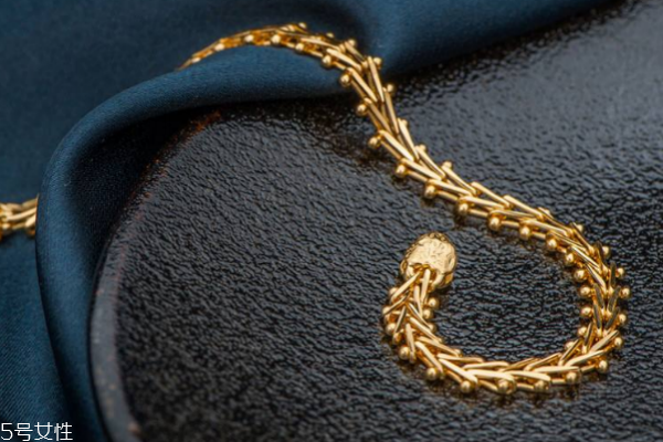 黃金手鐲好看還是手鏈好看 各有各的美 黃金手鐲好看還是手鏈好看 各有各的美