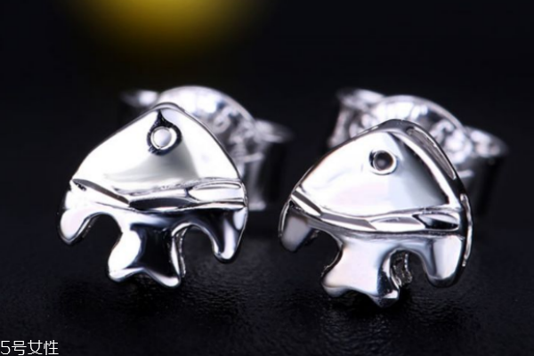 鉑金耳釘什么牌子好 認(rèn)準(zhǔn)大品牌 鉑金耳釘什么牌子好 認(rèn)準(zhǔn)大品牌