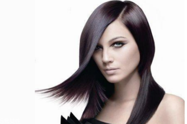 頭發(fā)軟化后幾天可以洗 柔順和拉直頭發(fā)的區(qū)別 頭發(fā)軟化后幾天可以洗 柔順和拉直頭發(fā)的區(qū)別