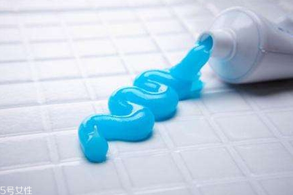 兒童可以用含氟牙膏嗎 適合成人使用 兒童可以用含氟牙膏嗎 適合成人使用